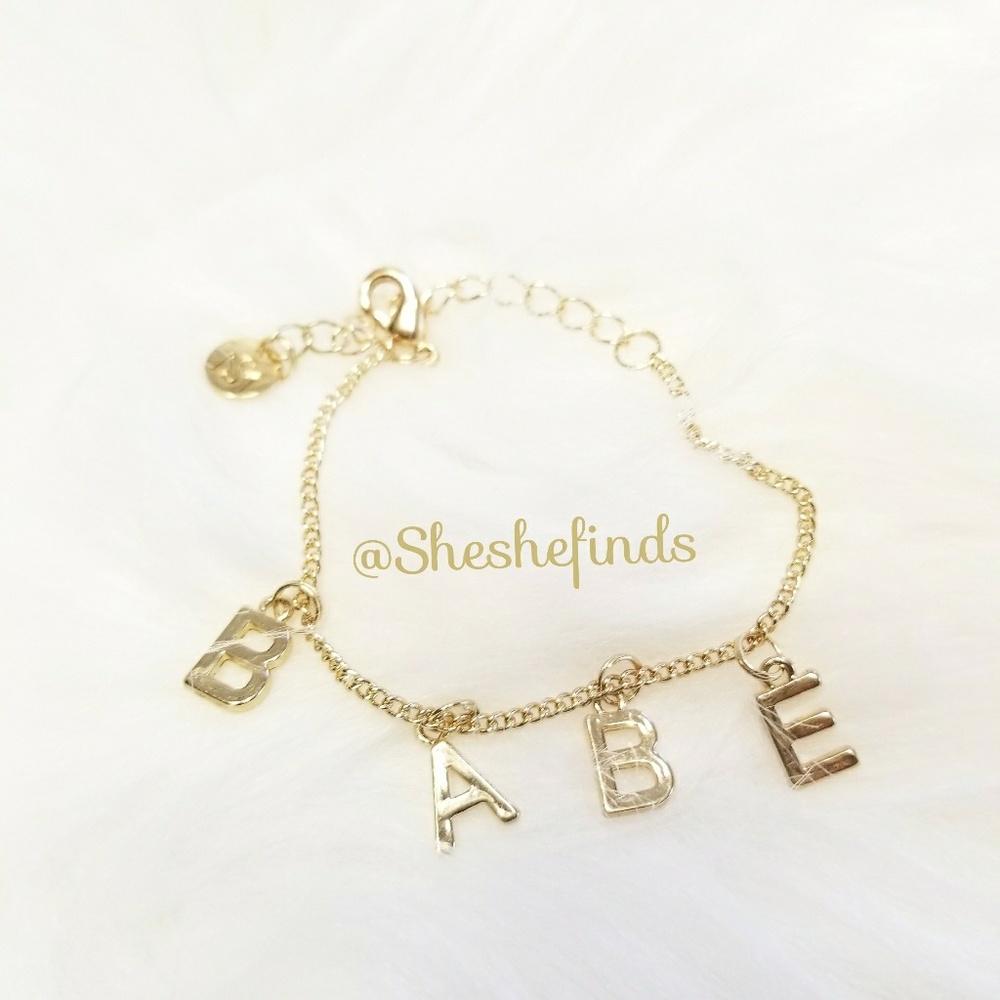 🔴GOLD CHARM BRACELET - BABE LETTERS